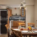 Lovely 2-Bdrm Condo Ideal For Couples And Family With Children, Free Parking On Premises